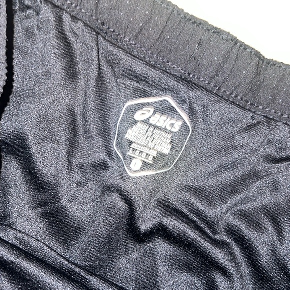 Asics workout shorts. Size L. NWT - Picture 2 of 4